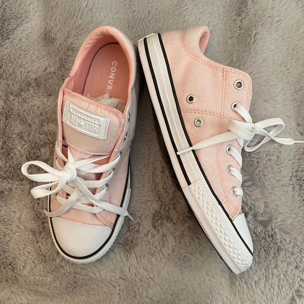 NWOT Girls Pink Converse